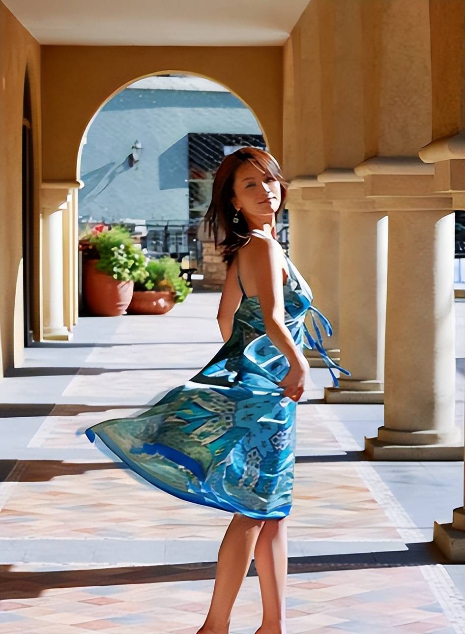 今独自抚养孩子的曹曦文活成人生赢家冰球突破平台曾情断陈思诚嫁给富商如(图15)