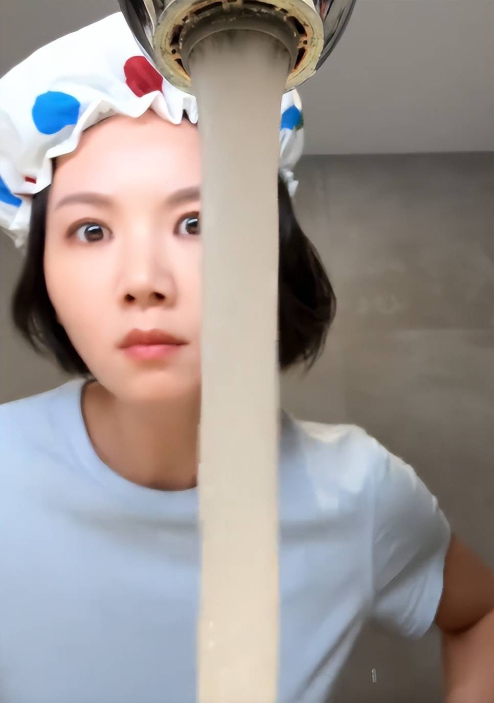 今独自抚养孩子的曹曦文活成人生赢家冰球突破平台曾情断陈思诚嫁给富商如(图17)